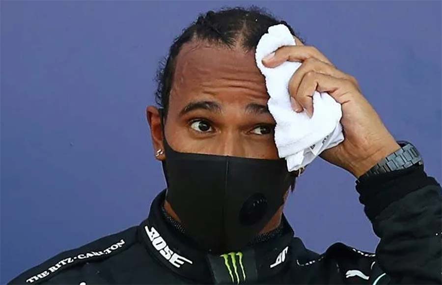 Lewis Hamilton dỗi xong phải xin lỗi!