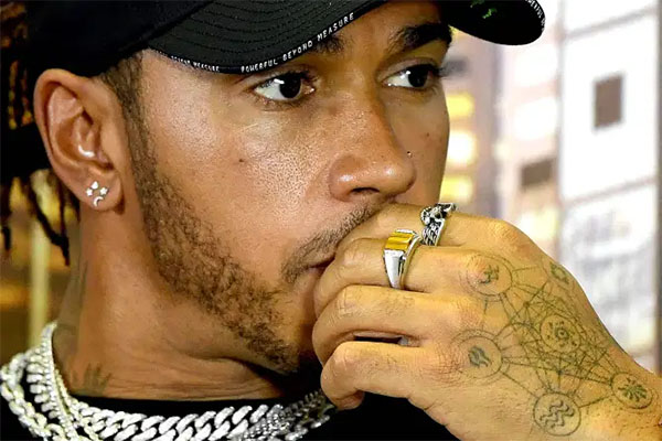 Chó cưng đột tử, Lewis Hamilton tung ảnh đầy mạng xã hội