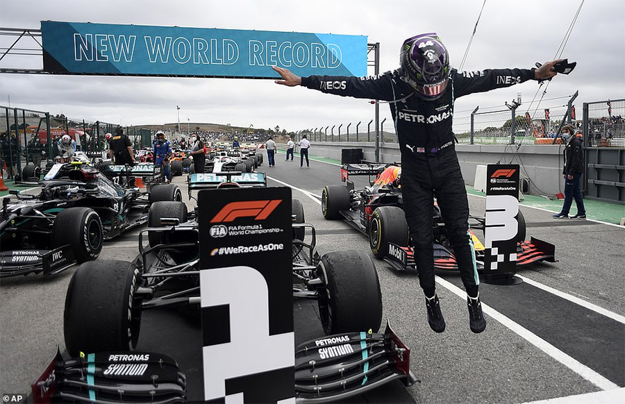 Lewis Hamilton và 7 kỳ quan F1