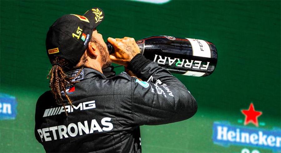 Như một thói quen, Lewis Hamilton lại về nhất Grand Prix F1