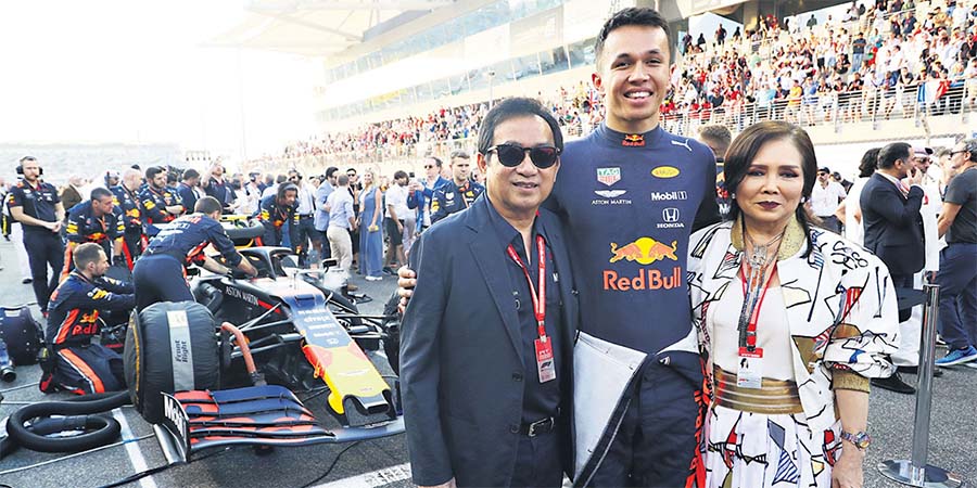 Chủ của đội đua F1 Red Bull trở thành siêu giàu từ một chuyến du lịch