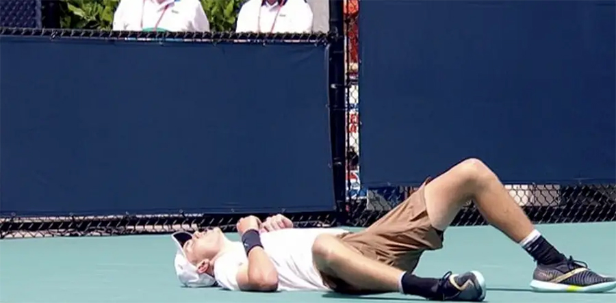 Tài năng tennis Anh bỏ cuộc do sốc nhiệt, khi nhiệt độ ngoài trời của Miami Open đủ để đun nước sôi!