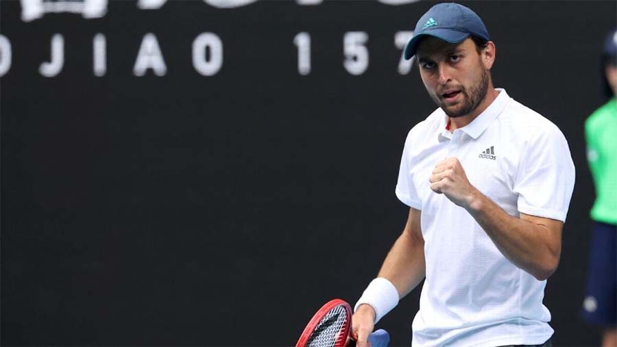 Aslan Karatsev - "kẻ diệt khổng lồ" ở giải tennis Australian Open 2021 là tay vợt như thế nào?