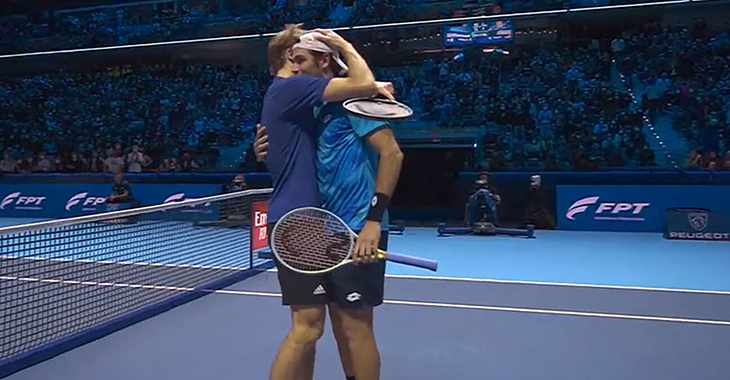 Kết quả tennis mới nhất 15/11: Berrettini thua do đau bụng, Muguruza lách qua khe cửa hẹp