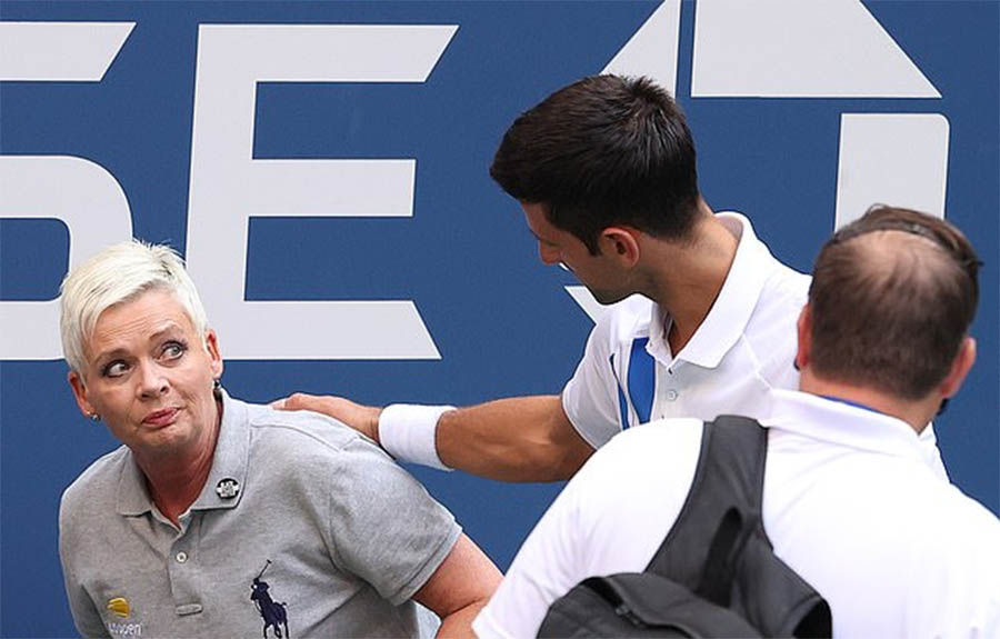 Djokovic có bị BTC US Open 2020 xử ép do đánh bóng trúng cổ trọng tài biên?