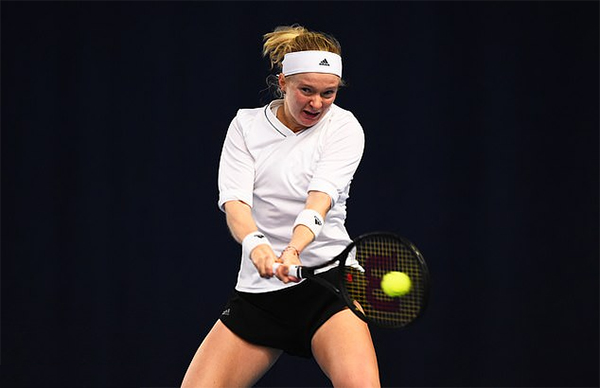 Tay vợt đặc biệt nhất tại Australian Open 2021: Francesca Jones vượt qua "lời nguyền" của bác sĩ!