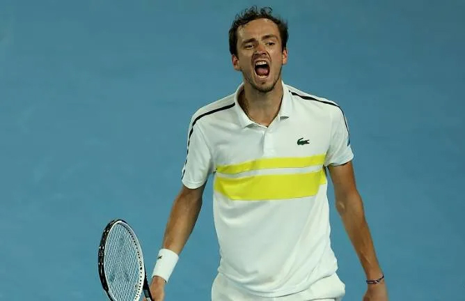 Chuẩn bị soán ngôi số 2 thế giới tennis của Nadal, Medvedev lập kỳ tích chưa từng thấy suốt 15 năm qua!