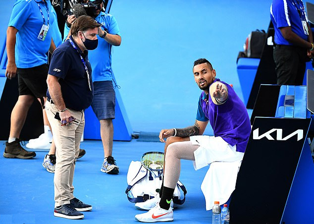 Siêu quậy tennis Nick Kyrgios lại mắng trọng tài và dọa bỏ cuộc, đồng thời không quên "đá xoáy" ATP