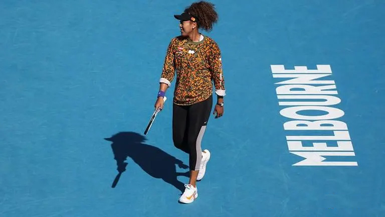 Sao tennis nữ Naomi Osaka thắng nỗi sợ hãi khi khởi động cho Australian Open