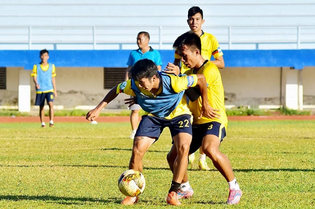 Kết quả Vĩnh Long vs TPHCM 2 (FT: 2-1): Kịch tính đến phút chót