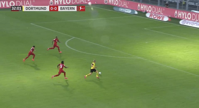 Hậu vệ Bayern bứt tốc khó tin để ngăn cản Haaland ghi bàn