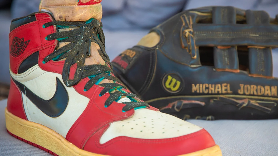 Câu chuyện ly kỳ về hai kỷ vật cực hiếm của Michael Jordan