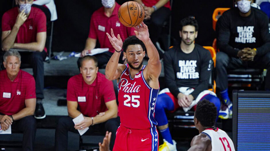 Ben Simmons dính chấn thương đầu gối, HLV Philadelphia 76ers buồn rầu