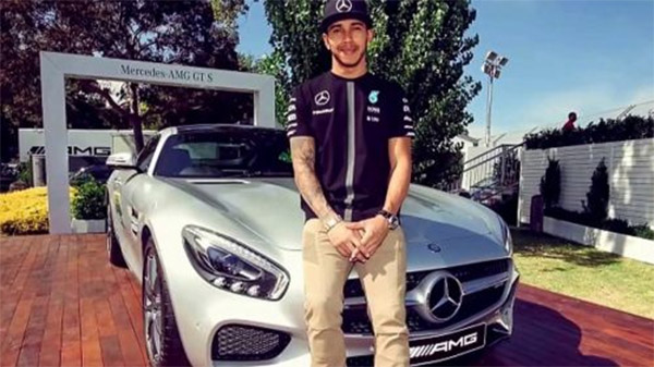Tay đua F1 Lewis Hamilton, nhà thể thao giàu nhất Vương quốc Anh