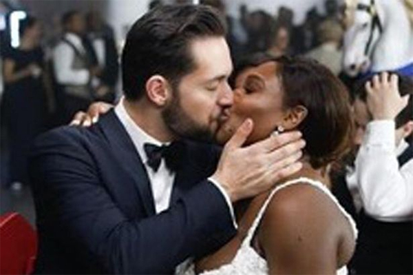 Serena Williams chưa quên nụ hôn đầu, dù... tởm!