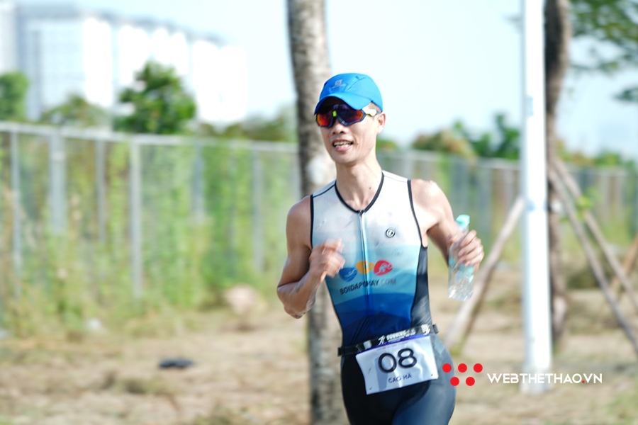 Tuyển thủ “Huyền thoại mùa thu” Cao Hà vô địch Hanoi Triathlon 2020