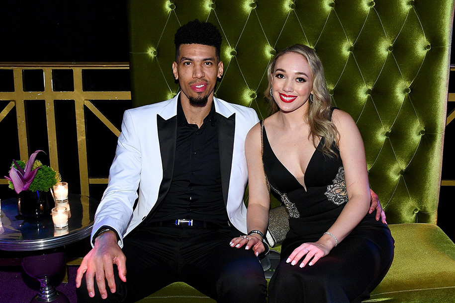 Nhà vô địch NBA Danny Green cầu hôn bạn gái siêu lãng mạn trên bãi biển