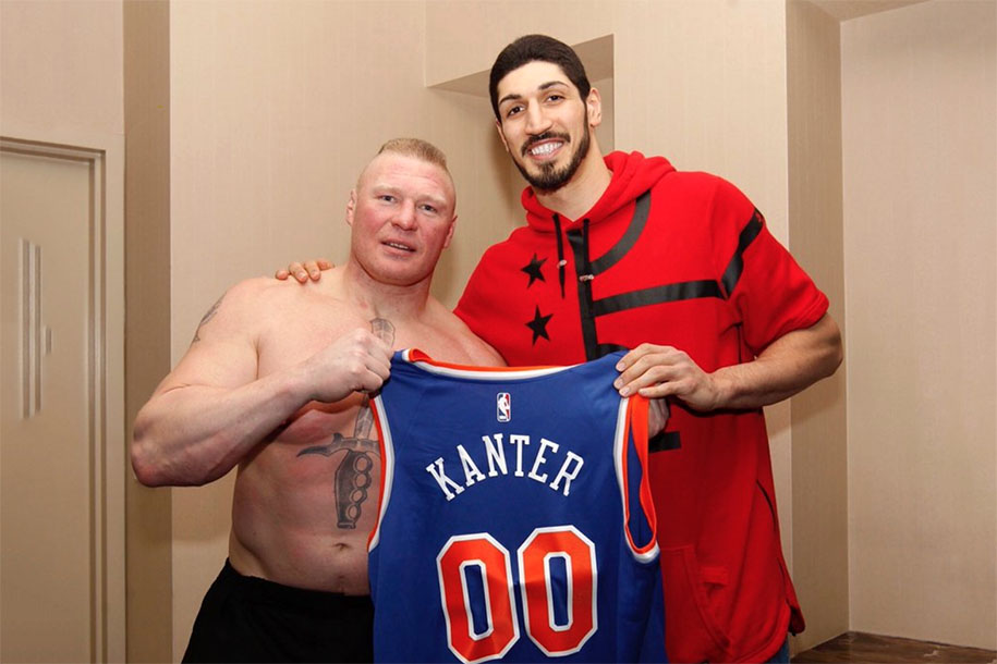 Trung phong Celtics Enes Kanter sẵn sàng cho sự nghiệp đô vật WWE?