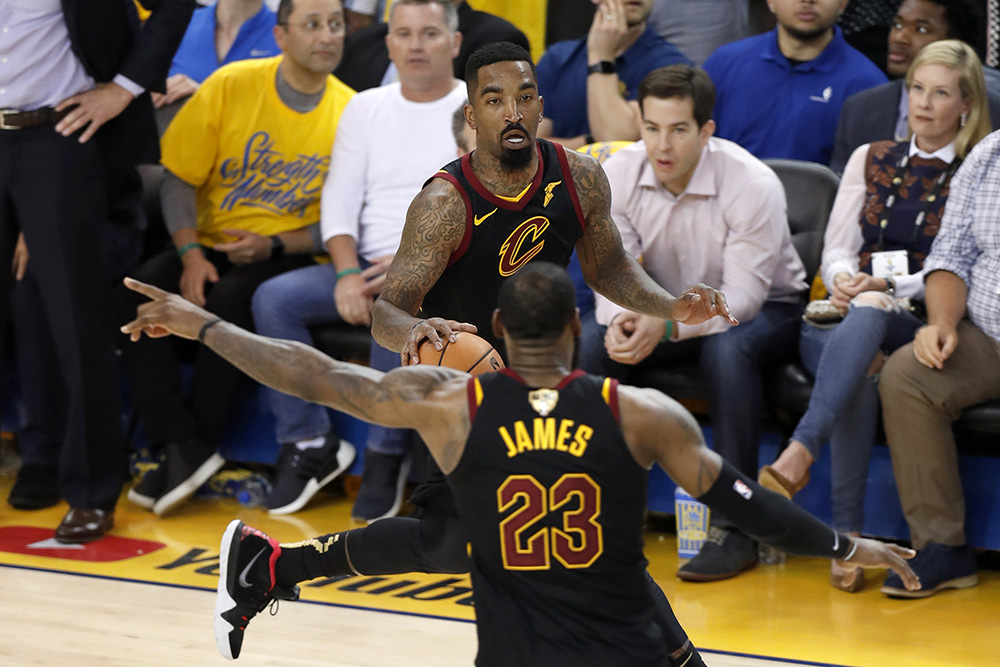 Ngày này năm xưa: Pha bóng siêu ngáo của JR Smith tại NBA Finals