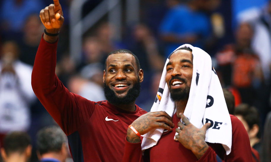 Màn hội ngộ LeBron và JR Smith chính là những gì CĐV cần vào lúc này