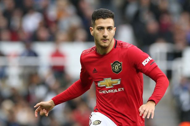 Tin chuyển nhượng MU hôm nay 31/7: Dalot sắp được Barca “giải cứu”