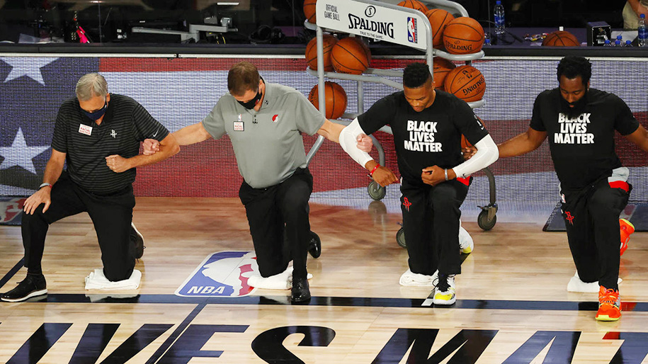NBA và vòng Playoffs chịu ảnh hưởng nặng nề do... quá chính trị