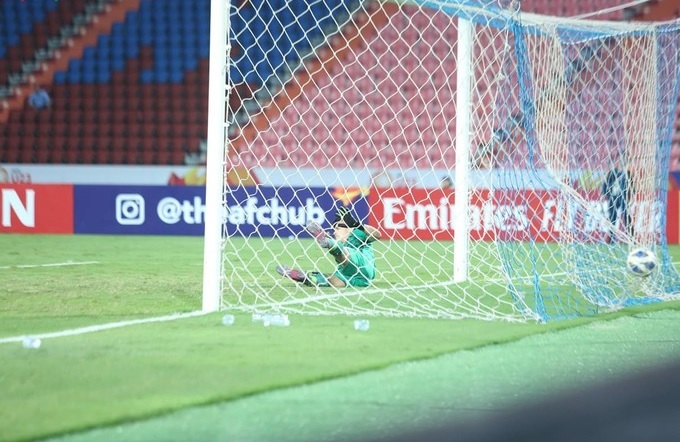 Neymar và nhiều cầu thủ bị cấm sút penalty kiểu Paradinha