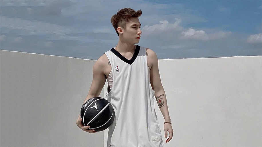 Sơn Tùng M-TP lên đồ bóng rổ cùng giày cực ngầu, rapper Phương "Kào" lập tức thách đấu