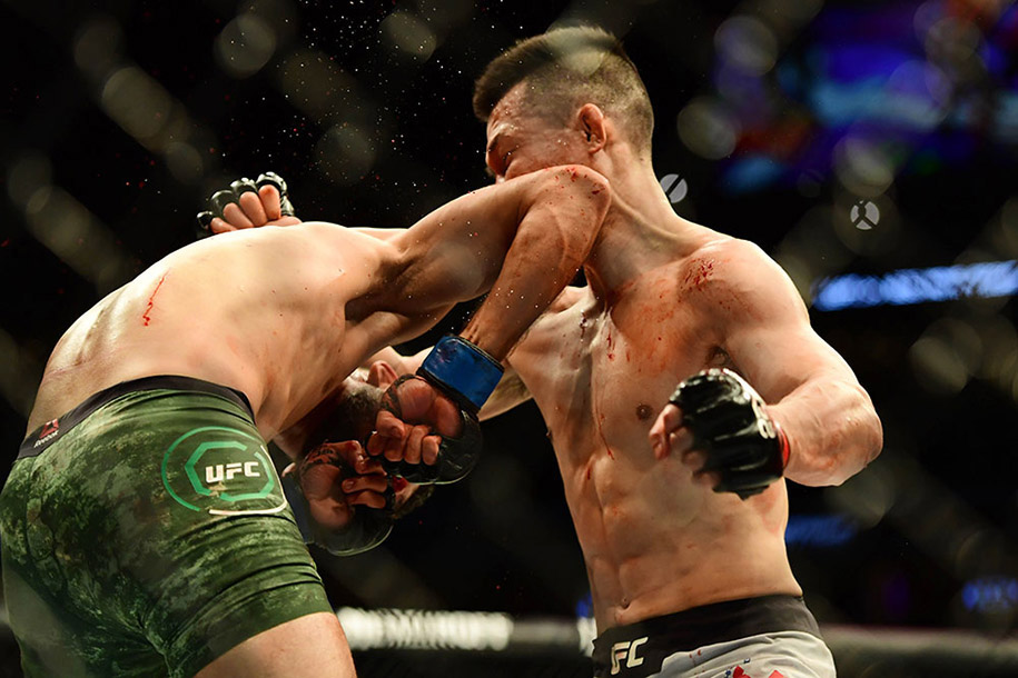 Nhìn lại những pha kết liễu muộn màng nhất UFC