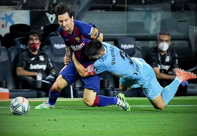 Messi buộc đối thủ phải chơi bóng bầu dục để ngăn cản