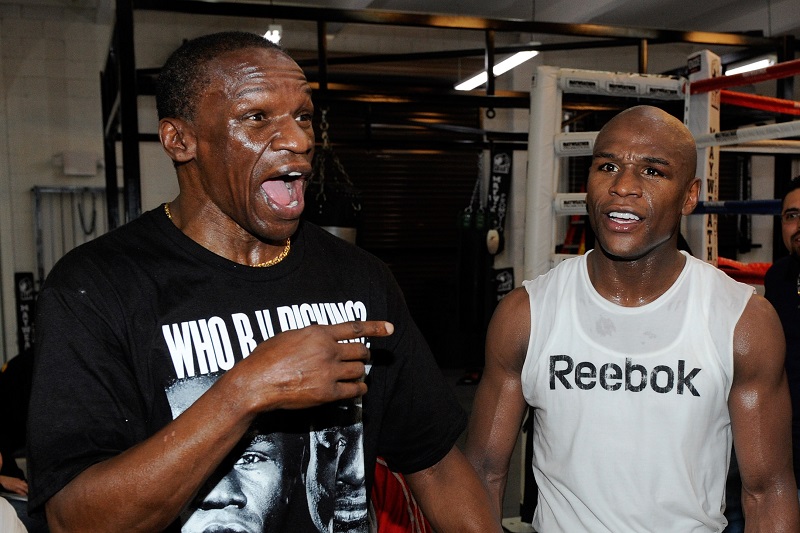 Cha Floyd Mayweather đánh giá kỹ thuật của Deontay Wilder là rác rưởi