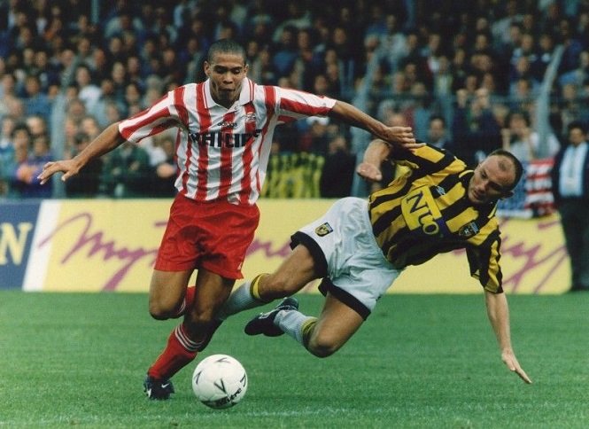 Ronaldo quá giỏi khiến HLV PSV nghi ngờ gian lận tuổi tác