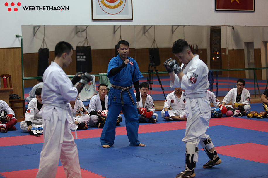 Karate Việt dài cổ đợi giải