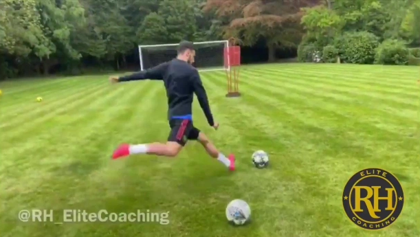 Bruno Fernandes khiến fan MU ngây ngất về khả năng sút phạt