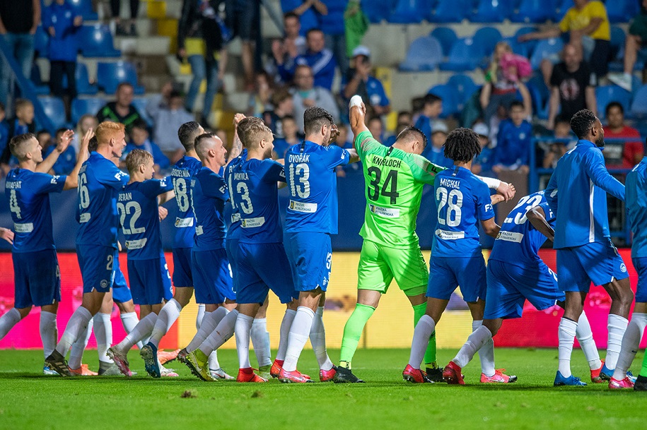 Filip Nguyễn dự bị, Slovan Liberec giành lợi thế tranh vé Europa League