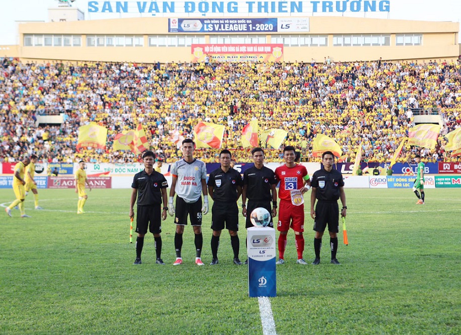 CĐV Nam Định đồng lòng ký đơn, đòi treo còi vĩnh viễn trọng tài Vũ Phúc Hoan