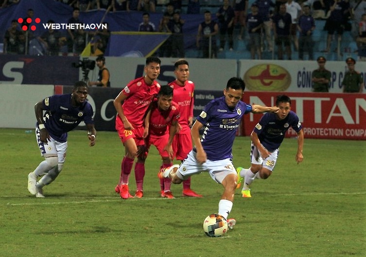 Hỏng penalty, bỏ lỡ cơ hội khoảng cách 3m, Hà Nội FC thua trận thứ 3