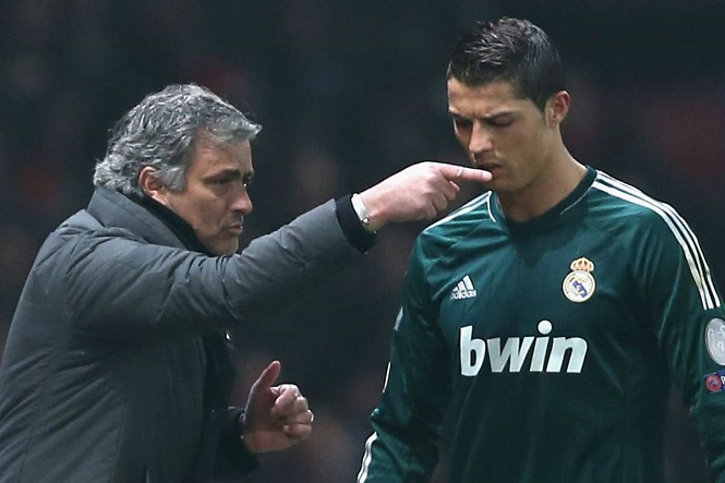 Ronaldo từng suýt khóc vì HLV Mourinho khi ở Real Madrid