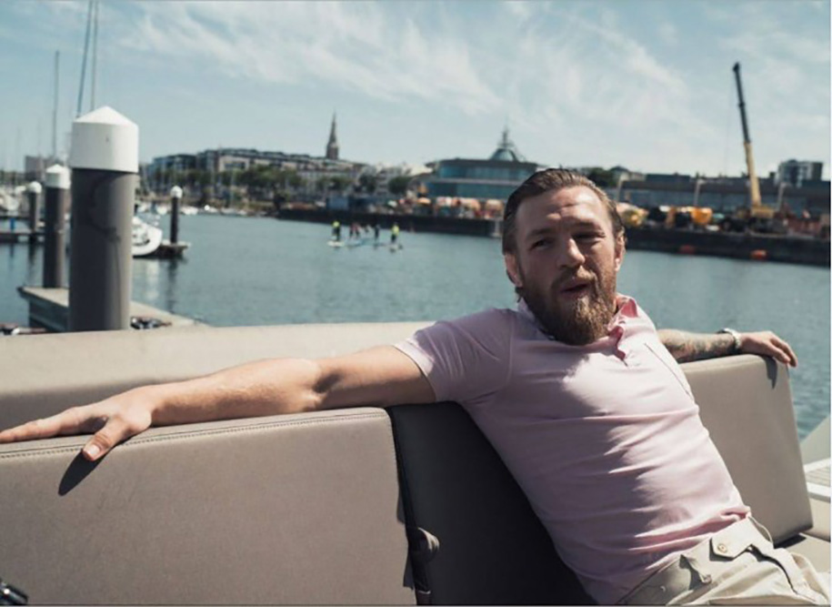 Vừa tuyên bố giải nghệ, Conor McGregor kéo cả nhà đi nghỉ mát
