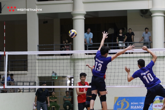 Lưới bóng chuyền nam cao bao nhiêu?