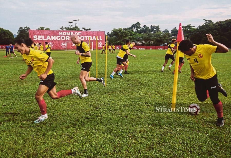 Lo sợ Việt Nam, giải VĐQG Malaysia tính phương án sớm trở lại