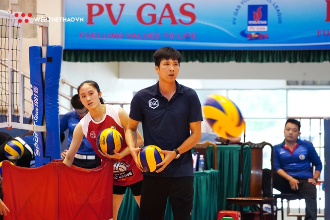 Ồ ạt tuyển qu&acirc;n, HLV Nguyễn Hữu H&agrave; hiện thực h&oacute;a giấc mơ thống trị b&oacute;ng chuyền nữ