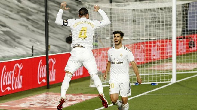 HLV Zidane nổi giận khi Real Madrid "khiêu khích" Barca