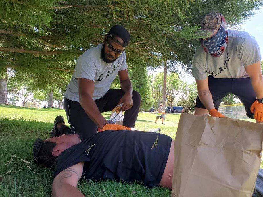 Jon Jones cứu người giữa chuyến từ thiện dịp Quốc khánh Mỹ