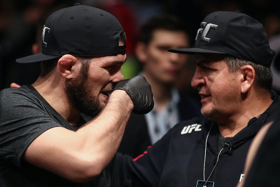 Cormier lo lắng Khabib không còn như trước sau khi cha qua đời