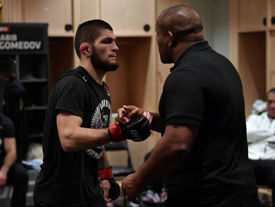 Daniel Cormier: Sẽ cần một động lực khổng lồ để Khabib trở lại võ đài