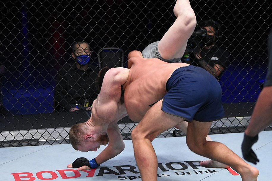 Dustin Stoltzfus vật trật khớp tay đối thủ, giành hợp đồng UFC