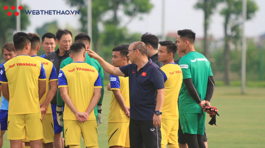 Vừa mới tập trung, ĐT Việt Nam dời lịch vì… FIFA