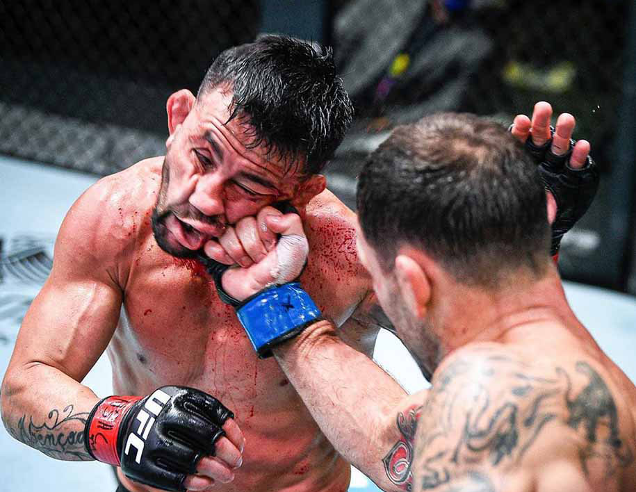 Frankie Edgar thắng nghẹt thở Pedro Munhoz giữa "mưa knockout" UFC on ESPN 15