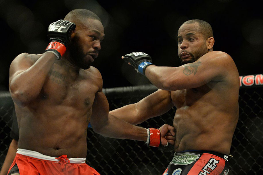 Daniel Cormier nhận chỉ trích khi nhận khoản ‘lót tay’ 1 triệu đô sau UFC 182